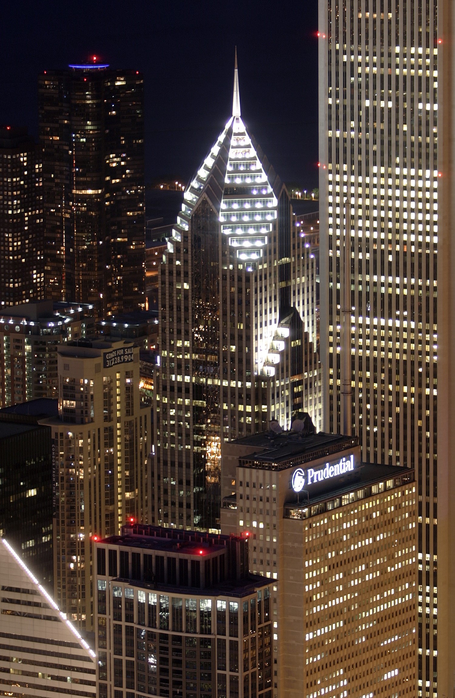 Two Prudential Plaza, Chicago - Night view from Sears Tower. © Mathias Beinling